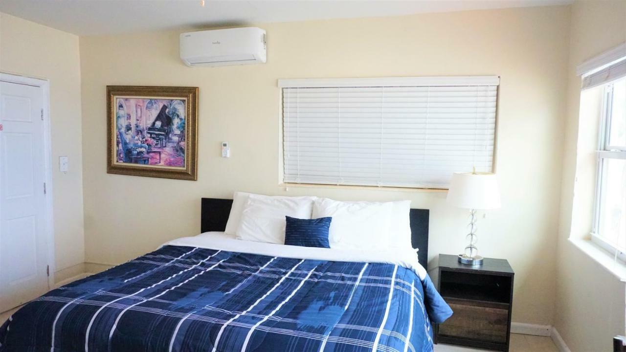 Golden Oceanfront Motel 3*
